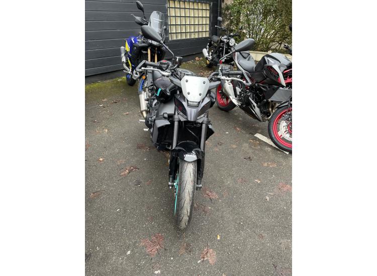 YAMAHA MT-09